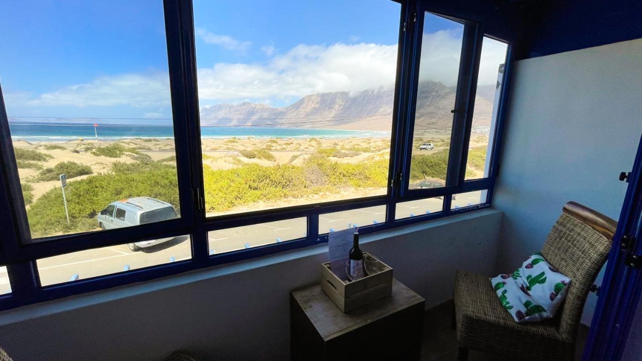 Red Star Surf & Yoga Camp Lanzarote Famara Exterior photo