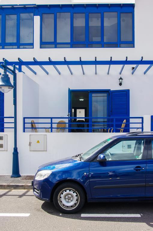 Red Star Surf & Yoga Camp Lanzarote Famara Exterior photo