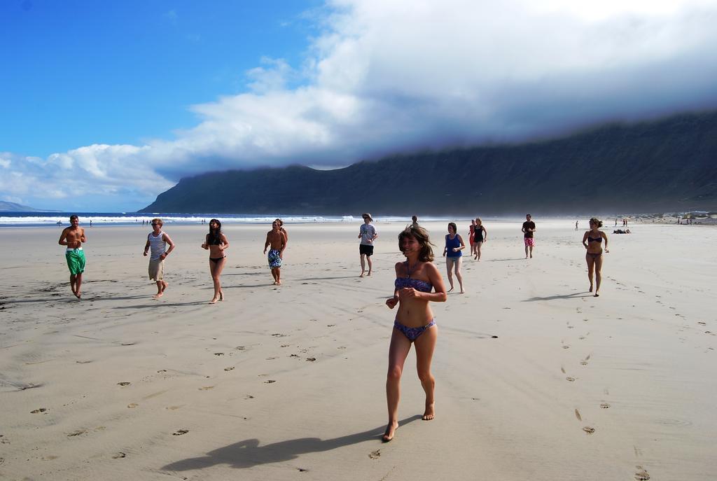 Red Star Surf & Yoga Camp Lanzarote Famara Exterior photo