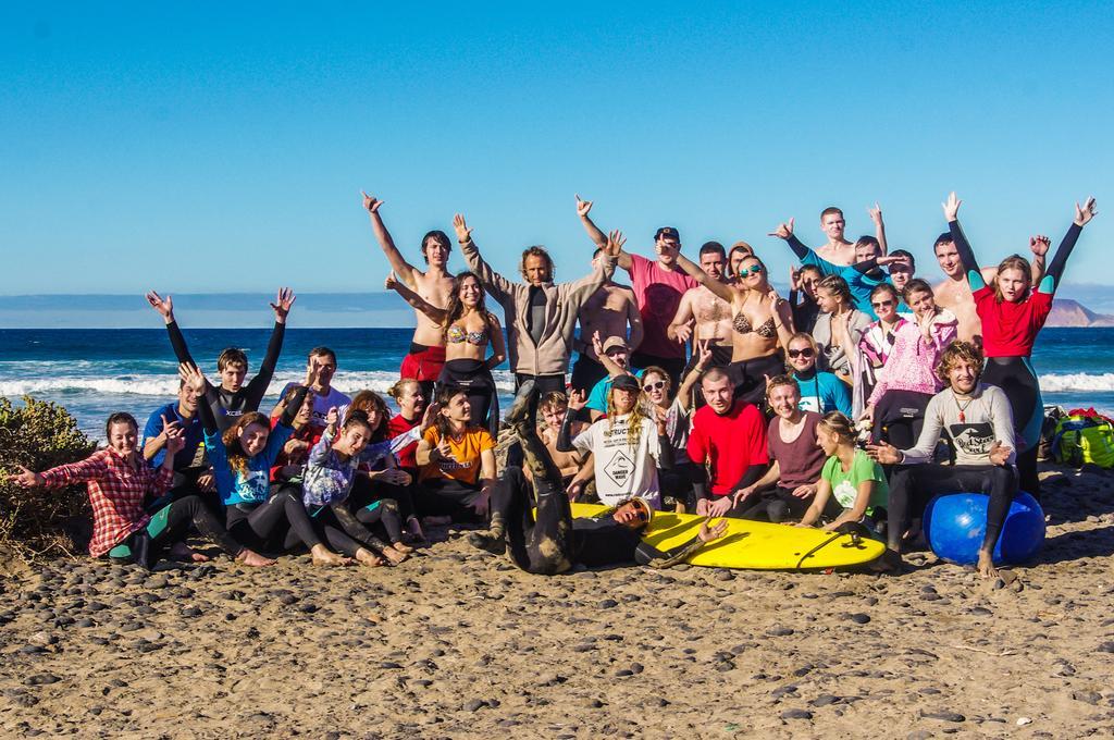Red Star Surf & Yoga Camp Lanzarote Famara Exterior photo