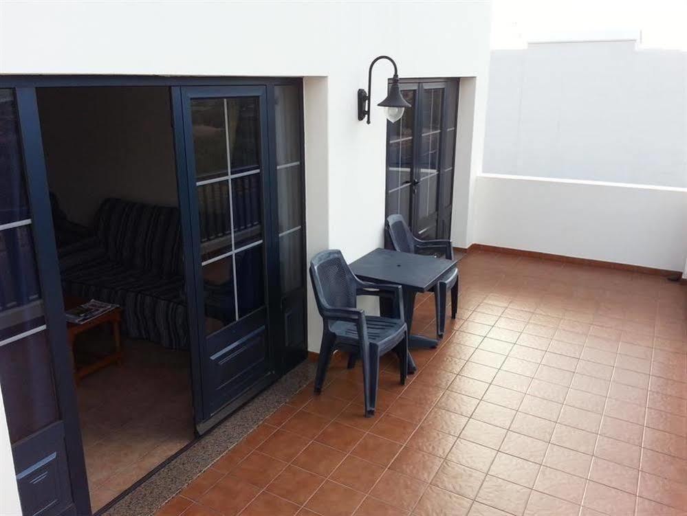 Red Star Surf & Yoga Camp Lanzarote Famara Exterior photo